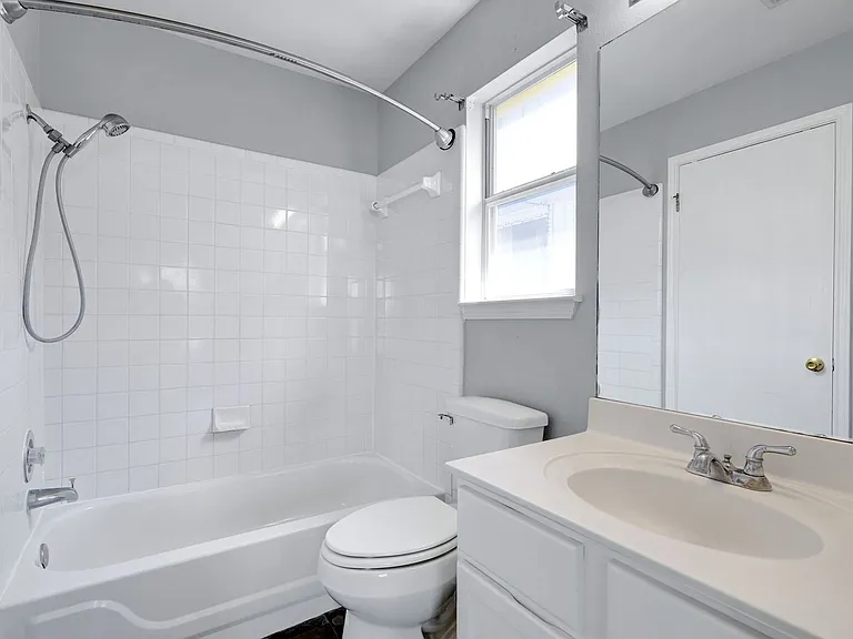 9406 Swans Xing — Photo 11