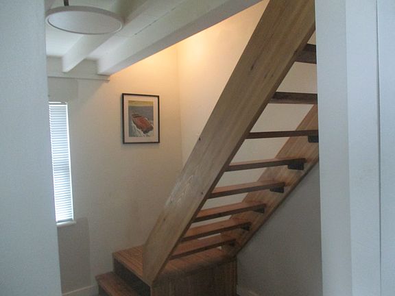 5th image of 150 Elliott Ave