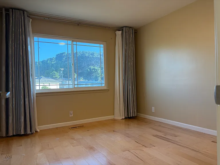 748 Serra Dr — Photo 16