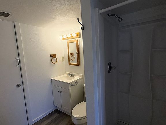 5th image of 205 Broadwater Ave #205