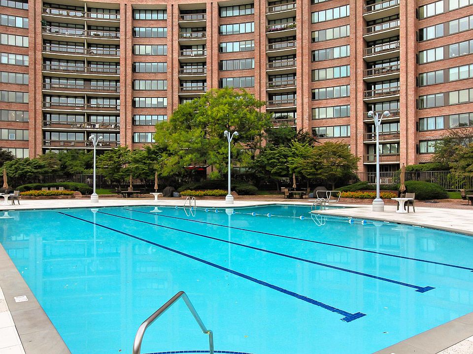 1st image of 1805 Crystal Dr APT 602