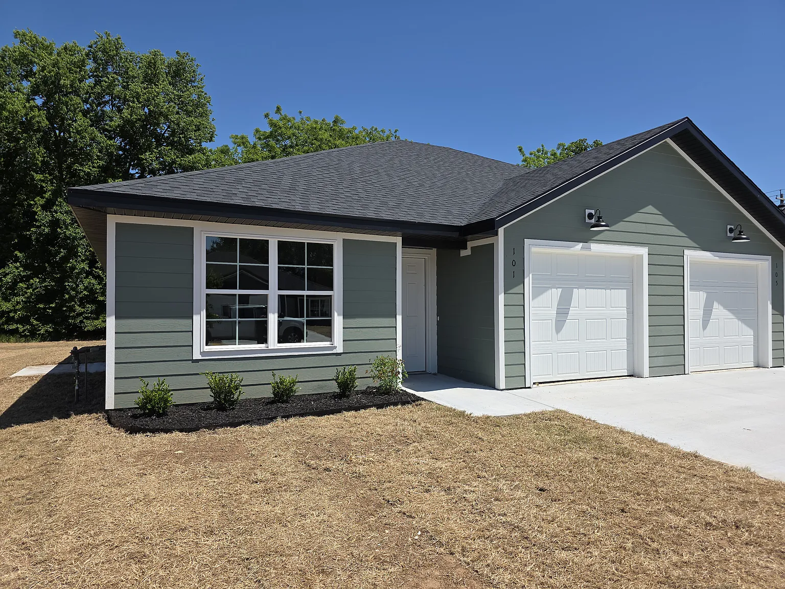 3 bed, 1256 sqft, $1,650 — Photo 2