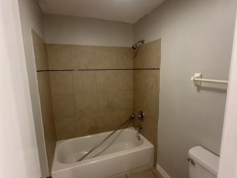 1704A Ridgewood Ln — Photo 10