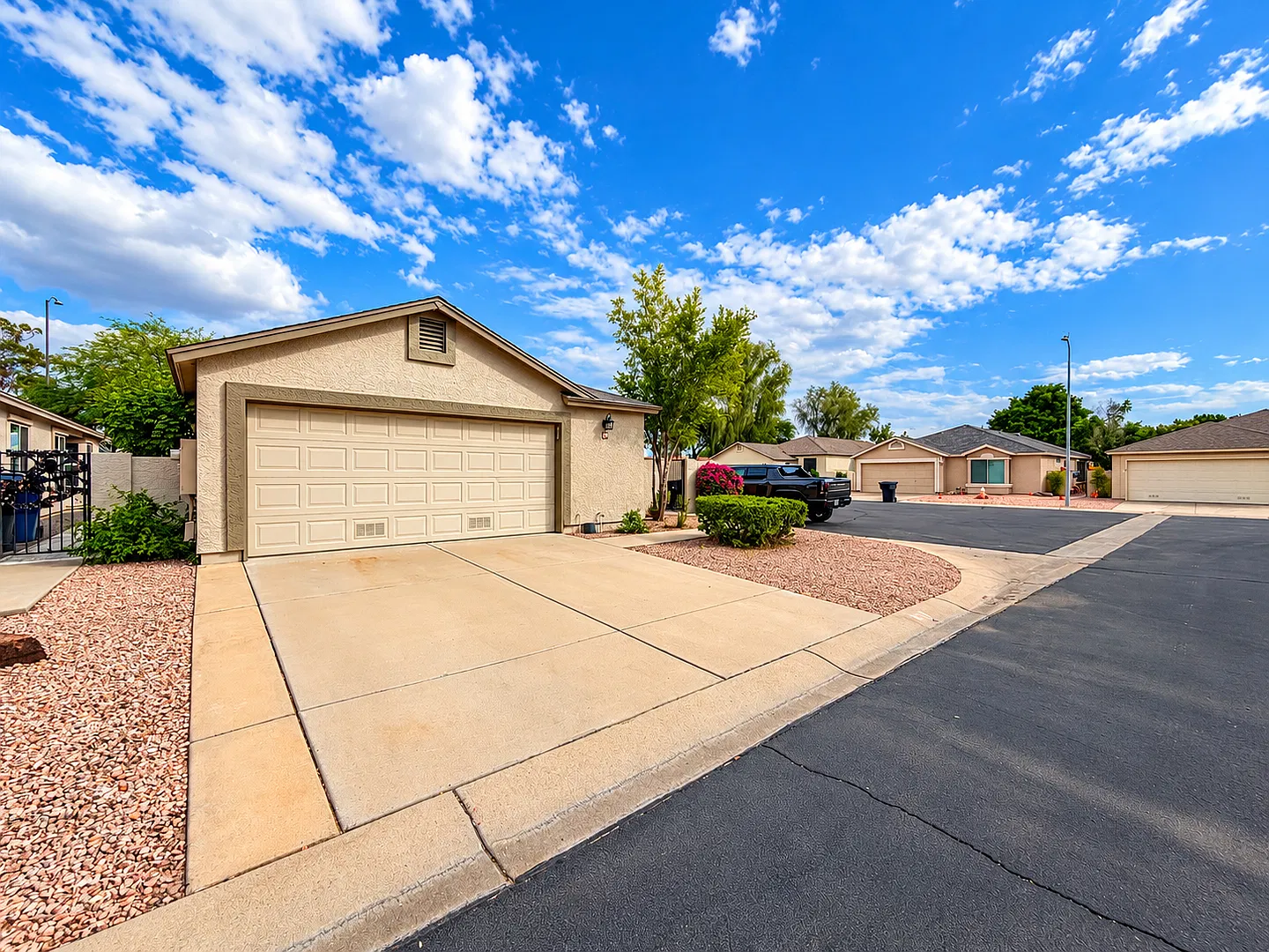 Freshly painted 2 bedroom 2 bath! — Photo 4