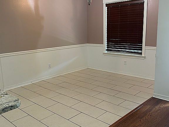 3rd image of 8293 Woodbend Dr