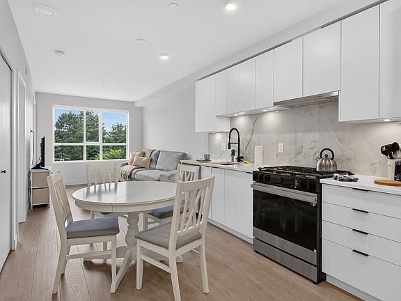 3rd image of 13238 105th Ave #603