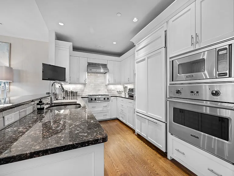 100 Parrott Dr #1402 — Photo 6