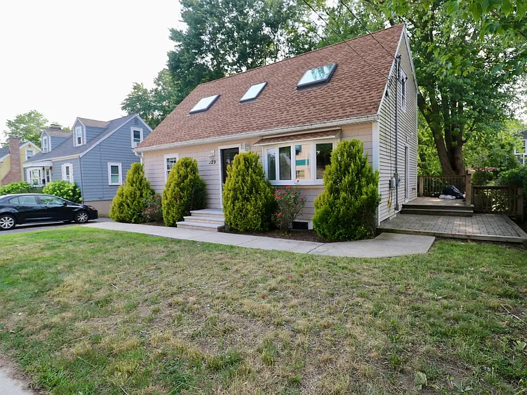 329 Bridge St — Photo 13