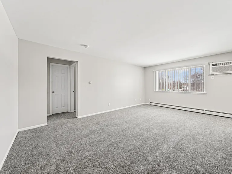 Williamsburg Apartments — Photo 6