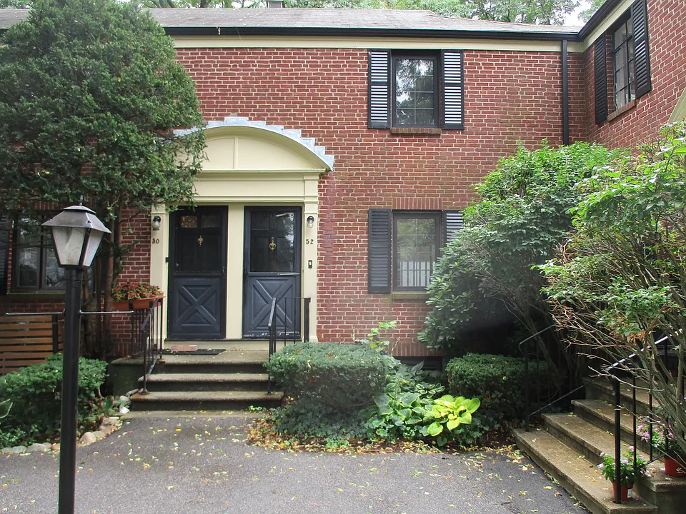 52 Grant Ave