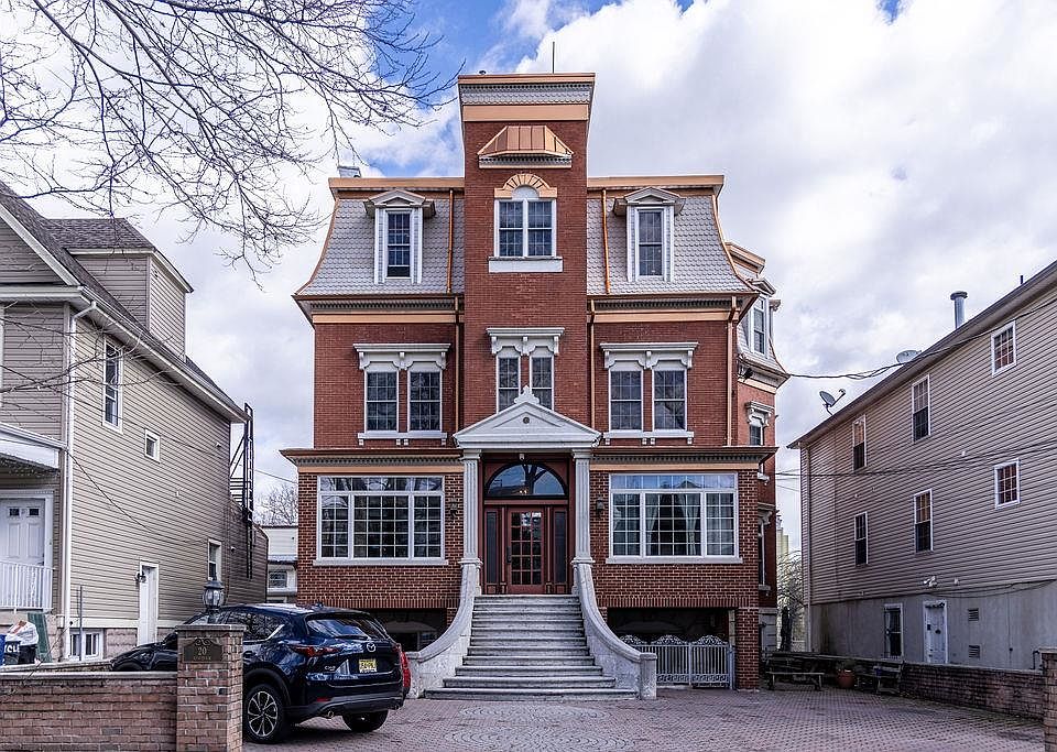 1st image of 20 Reservoir Pl #4
