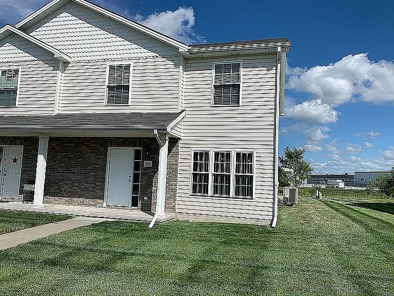 838 Lamont Dr — Photo 1
