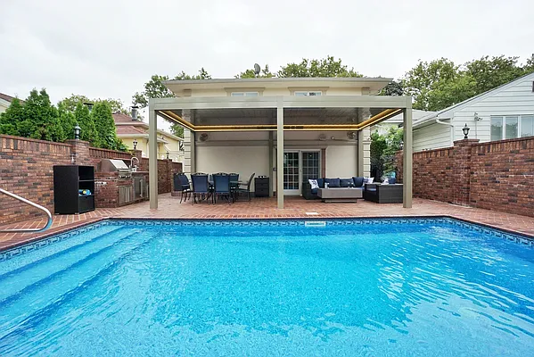 Sold by Bergen Basin Real Estate | media 21
