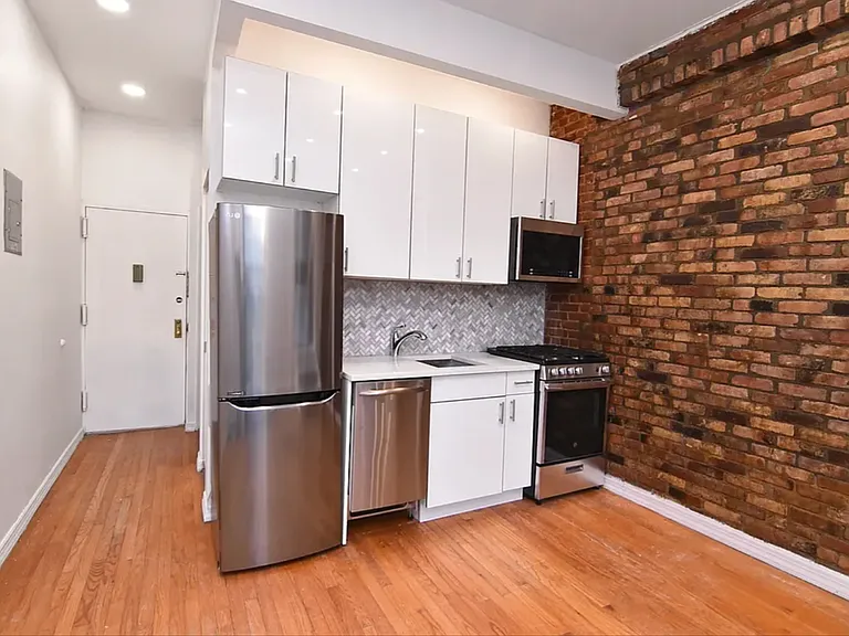 531 E 11th St #5B — Photo 5