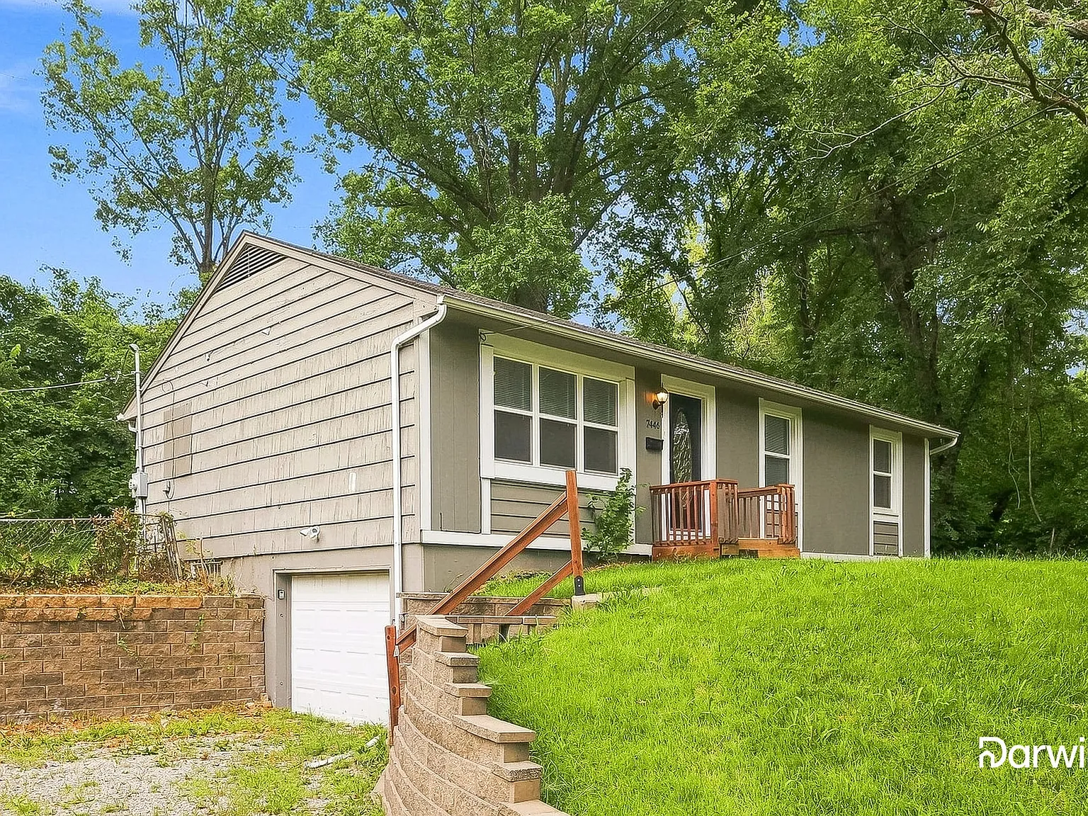 3 bed, 1.0 bath, 1092 sqft, $1,500 — Photo 2