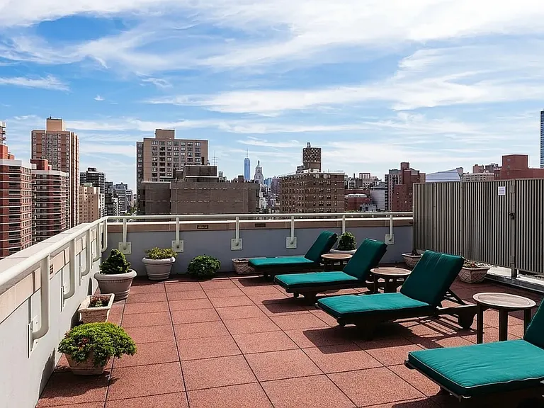 250 E 30th St #6D — Photo 17