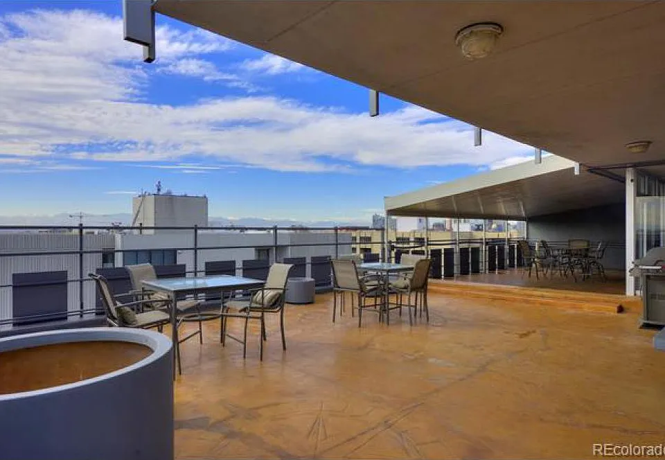15th Floor Common area