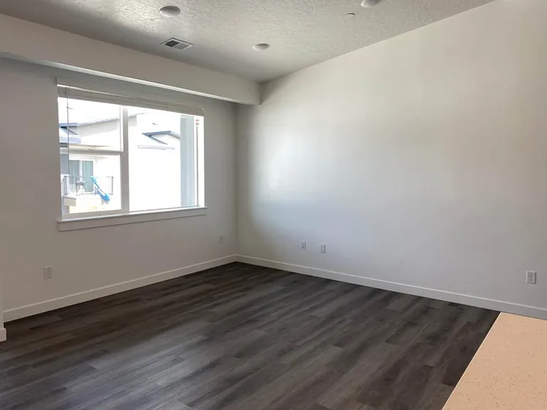 462 W 40 S #K — Photo 4