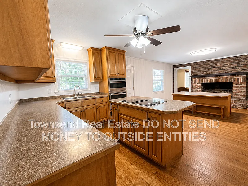 5 bed, 3.0 bath, 3776 sqft, $3,045 — Photo 3