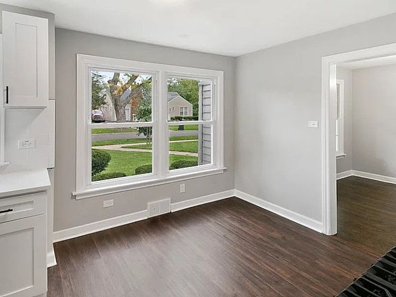 3rd image of 5071 Hatchett Dr