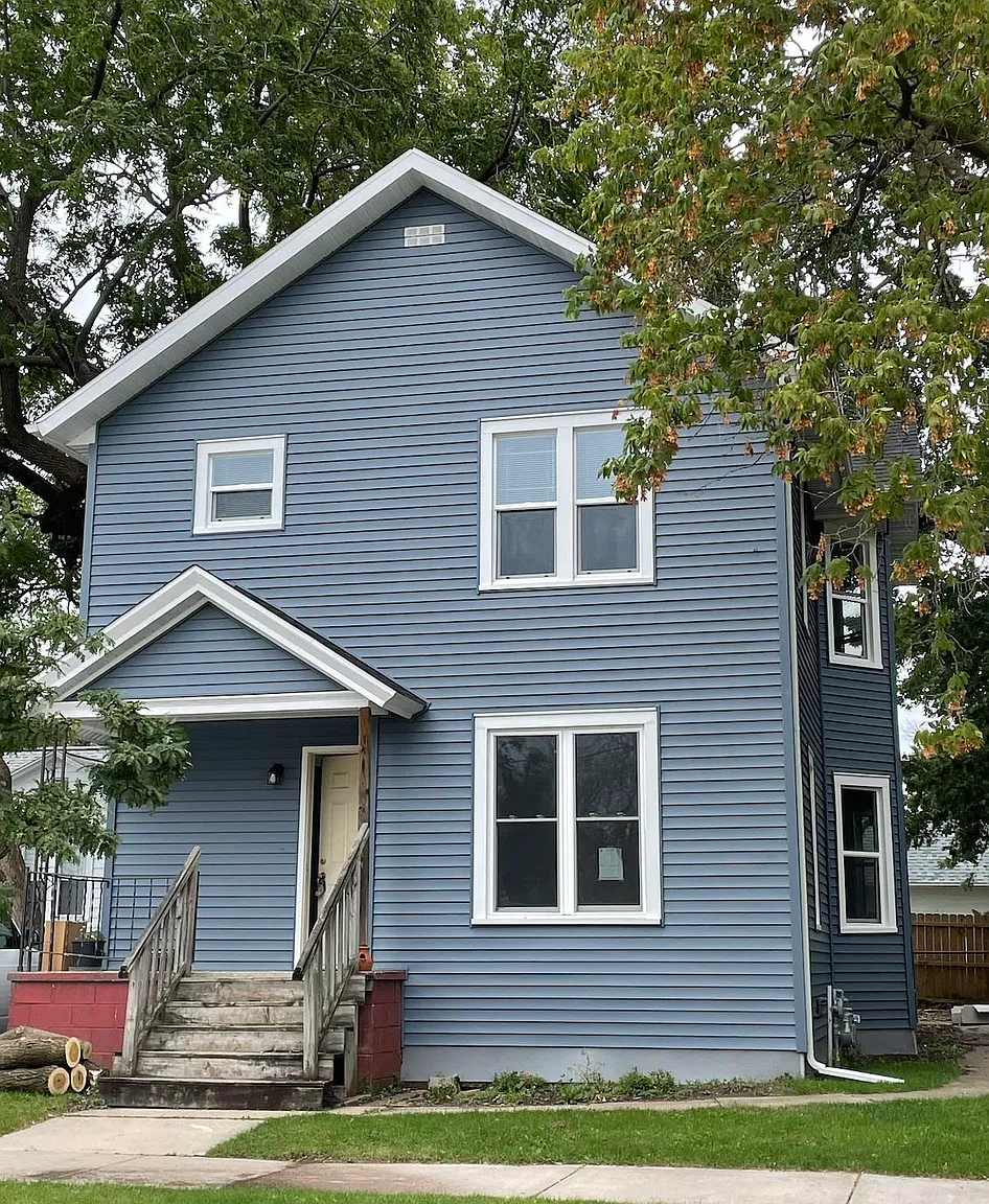 348 Bay St photo 1