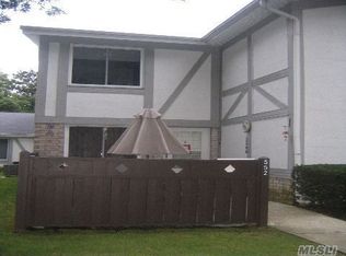 552 Blue Ridge Dr, Medford, NY 11763