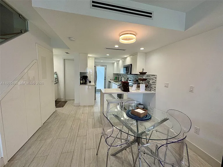 881 Ocean Dr — Photo 29
