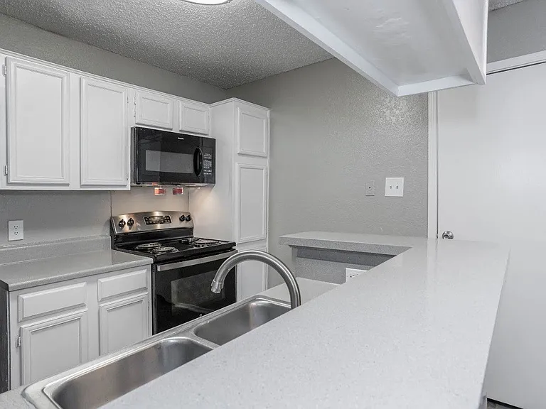 Sevilla Condos — Photo 10