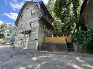 2 Forest Rd, East Rochester, NY 14445