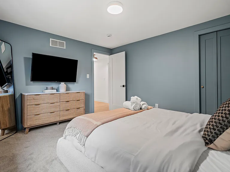 711 Medinah Dr — Photo 41