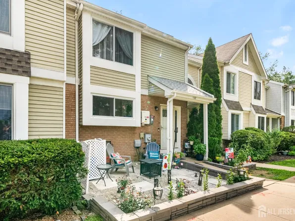 138 Stratford Ct, Hillsborough, NJ 08844