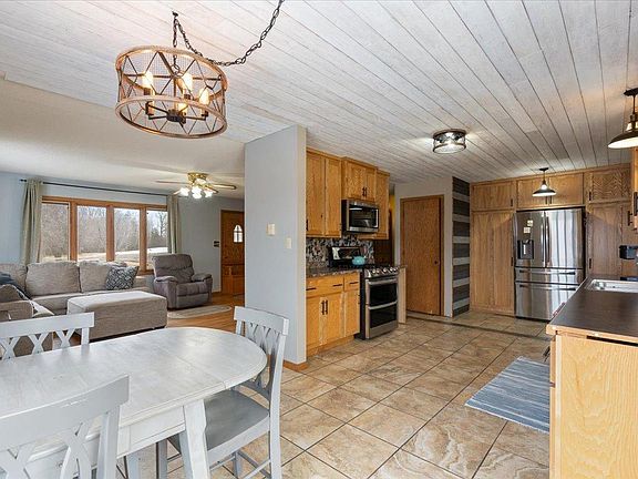 2nd image of 12191 Oakridge Rd