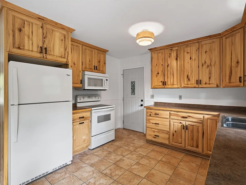 13503 Meredith Dr
