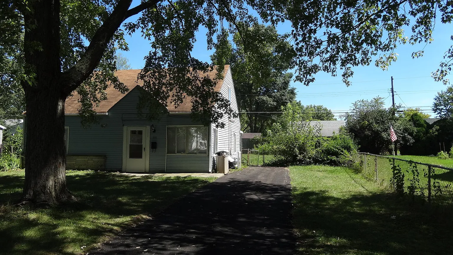 990 Antwerp Rd photo 1