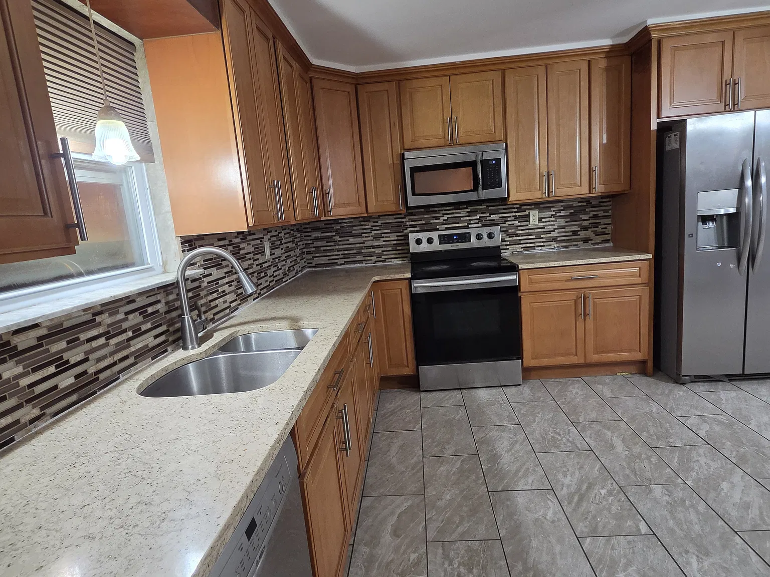 5 bed, 2.5 bath, 1525 sqft, $5,800 — Photo 1