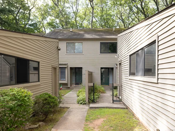 8 Farmington Chase Crescent #8, Farmington, CT 06032