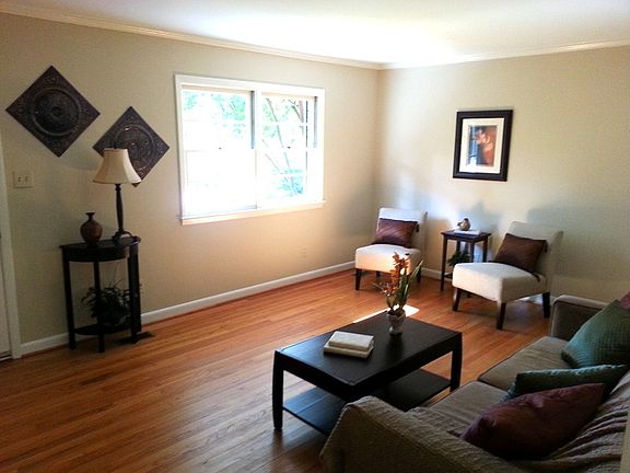 The hardwood floors are in great condtion!