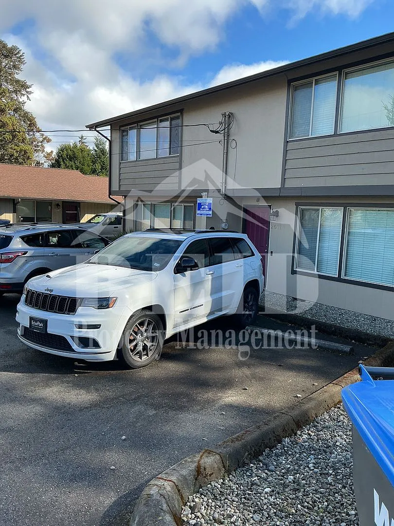 Bremerton spacious duplex. — Photo 4