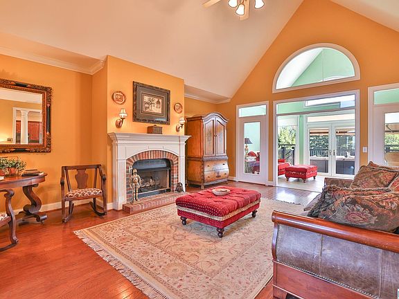 5th image of 45 Cherry Tree Ln