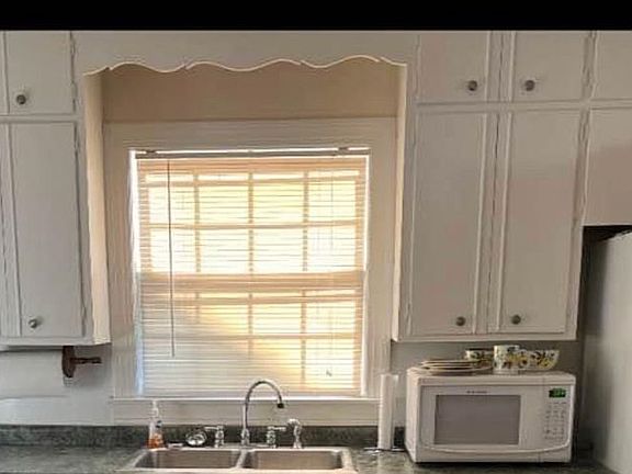 4th image of 1719 Booth Ave