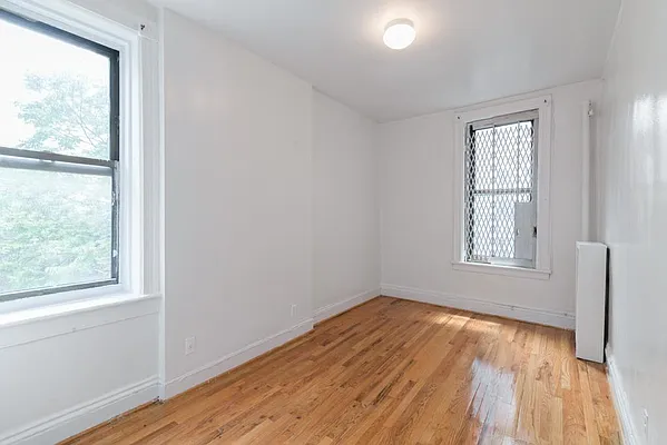Rented by Bond New York | media 23