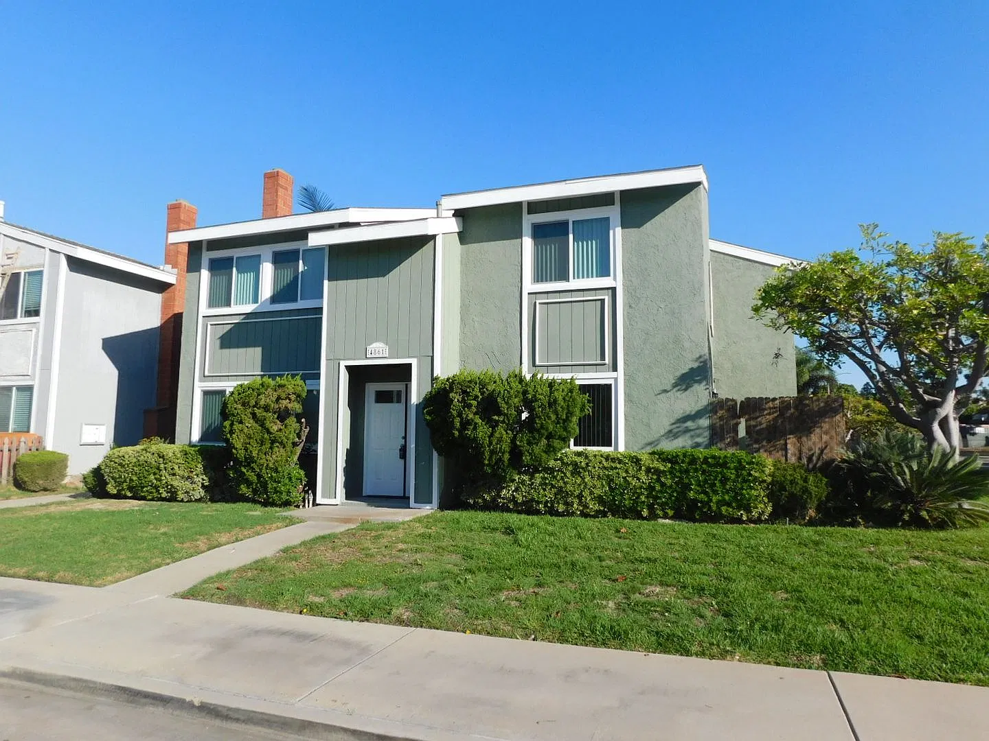 NEE4861 — Photo 1