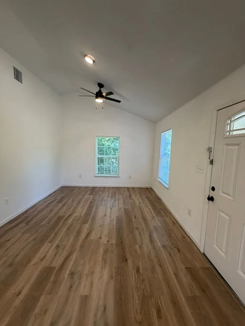 Remodeled 3-Bedroom House — Photo 2