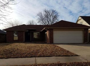 2216 NE 9th St, Moore, OK 73160