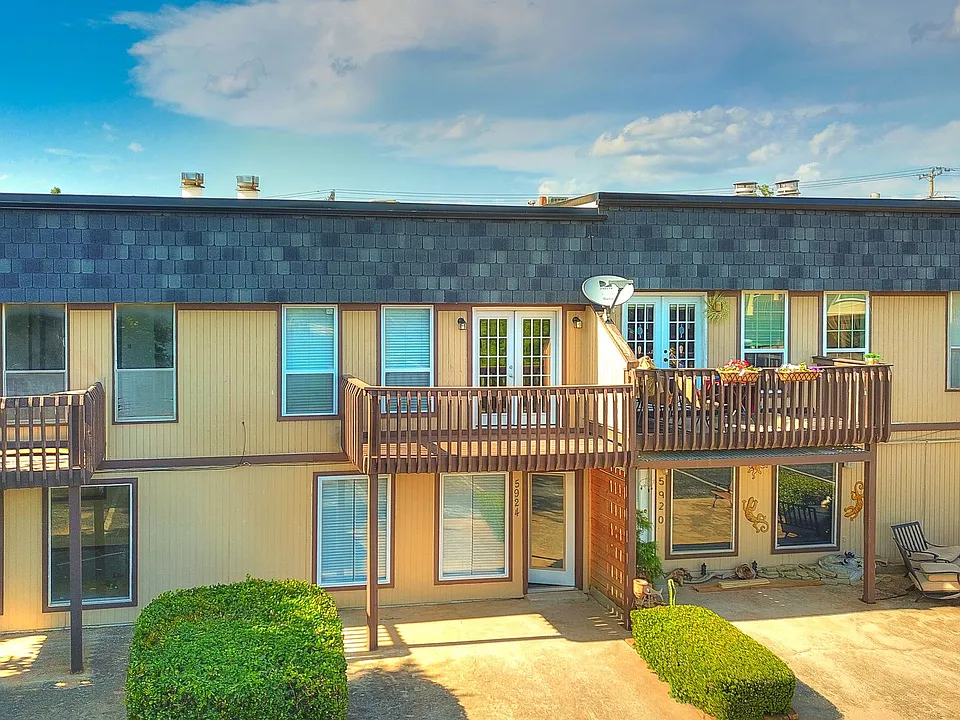 5924 W Hefner Rd