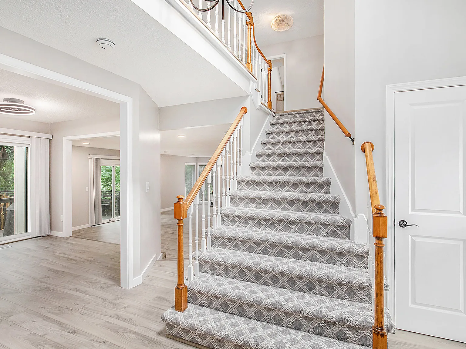 5 bed, 3417 sqft, $3,650 — Photo 2
