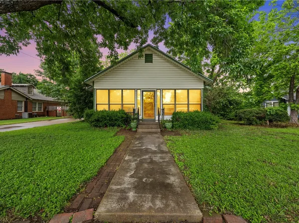 411 S Adams St, Mc Gregor, TX 76657