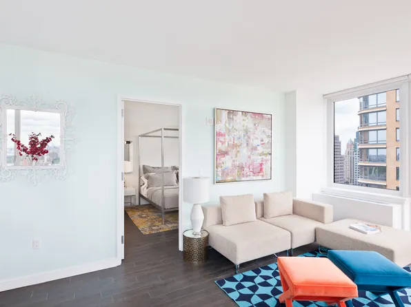 309 Gold Street image 2 of 13