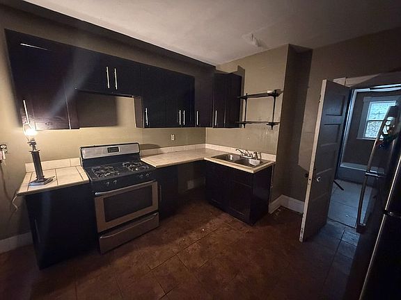 3rd image of 334-336 Blue Hills Ave