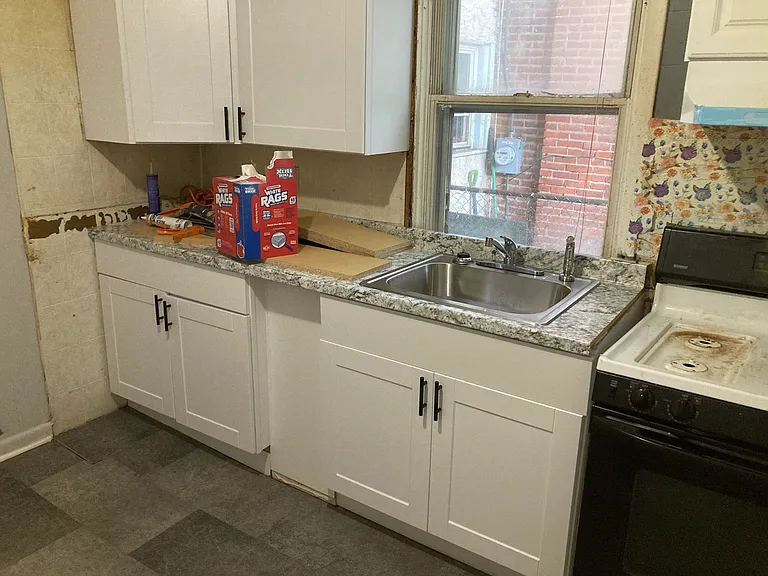 929 Green St — Photo 9